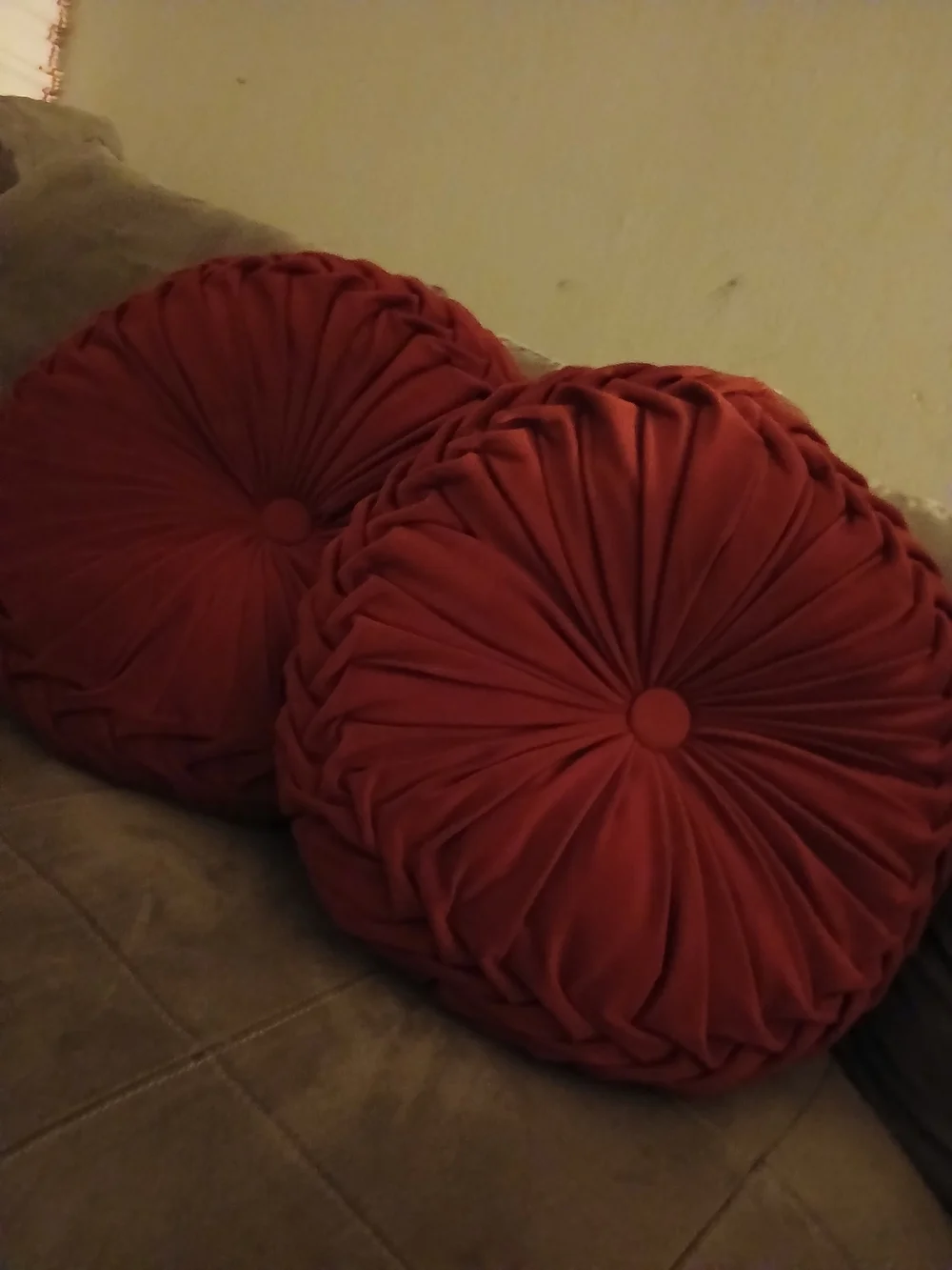 2x Round Red Decorative Pillow Pair - Elegant Pleated Design 18